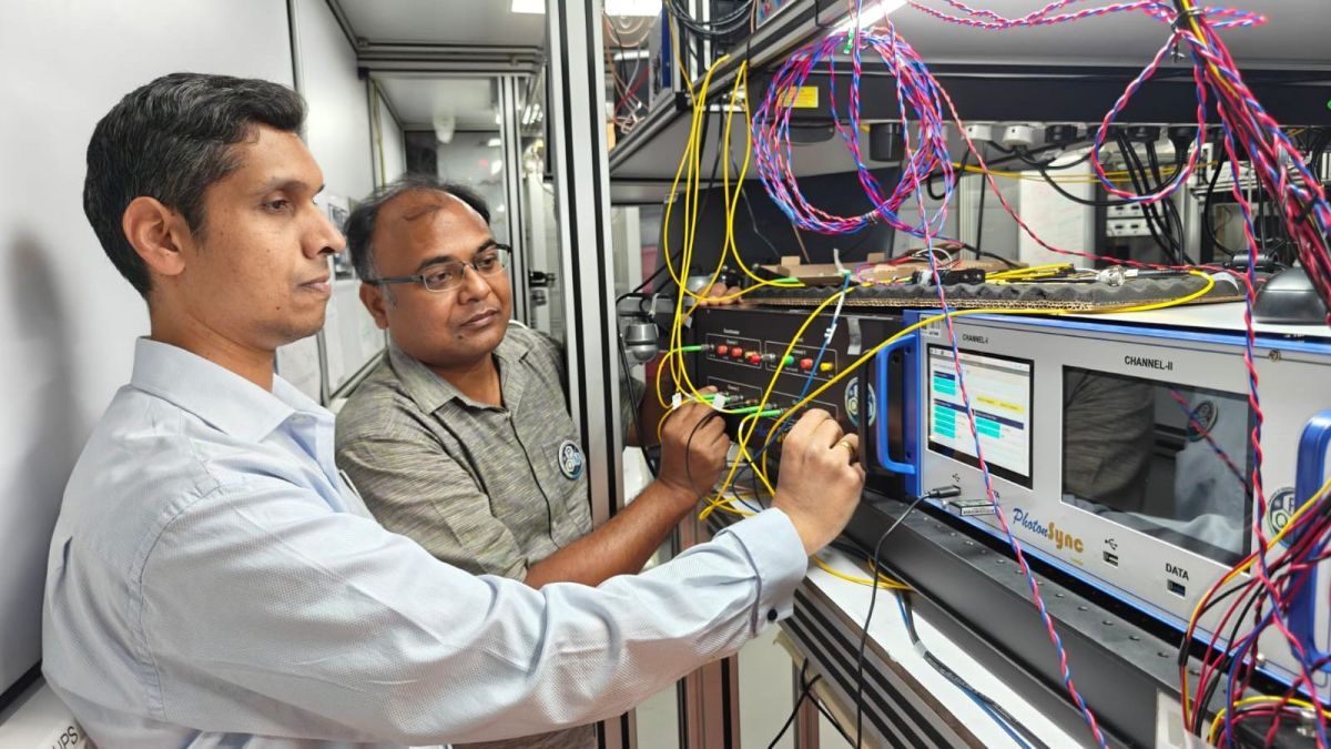 Prof Subhadeep De, (Right) with Dr Stanley Johnson (left) at IUCAA's Precision and Quantum Measurement Laboratory (PQM-lab)