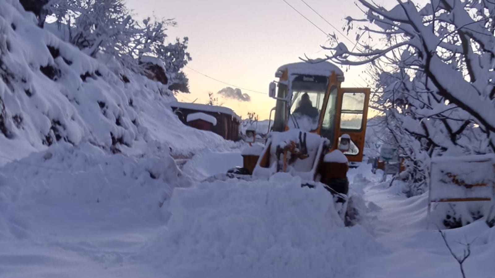 ‘Weather can turn fatal in minutes at 10,500 feet’: Race against time to rescue 60 people stranded behind wall of snow in J-K