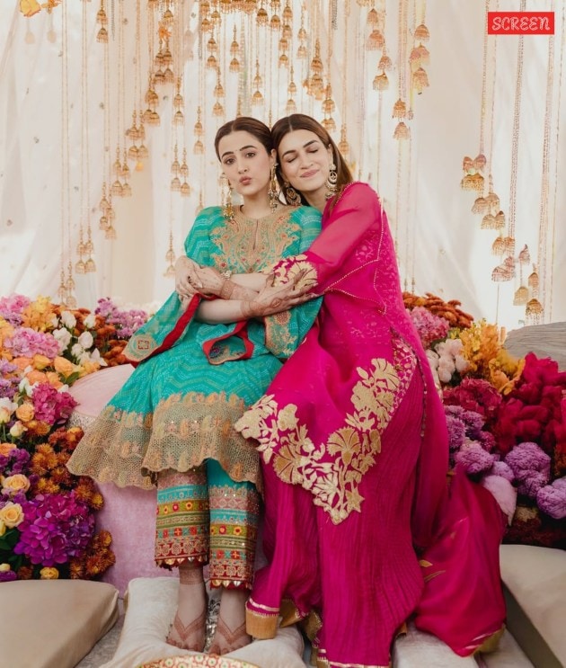 kriti sanon photos, bf kabir, sister nupur wedding