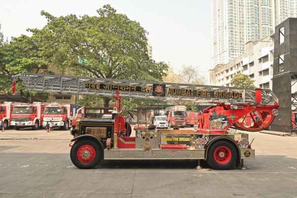 Mumbai Fire Brigade restores the turntable used in the Bombay Dock firefighting operation in 1944