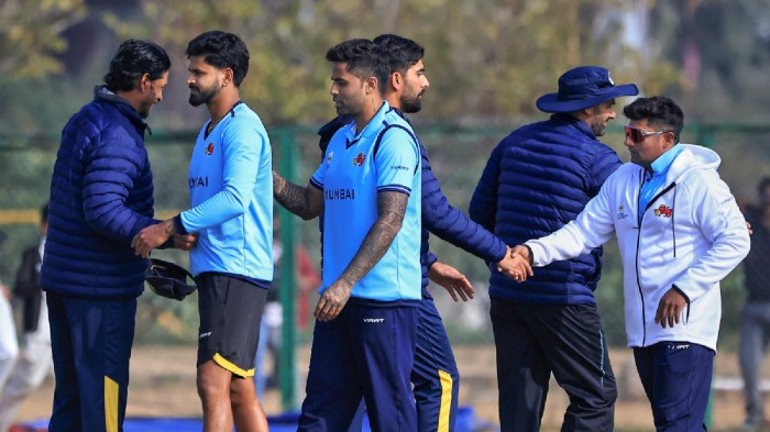 Mumbai's spectacular defeat has fixed the quarterfinal match against Karnataka in the Vijay Hazare Trophy.