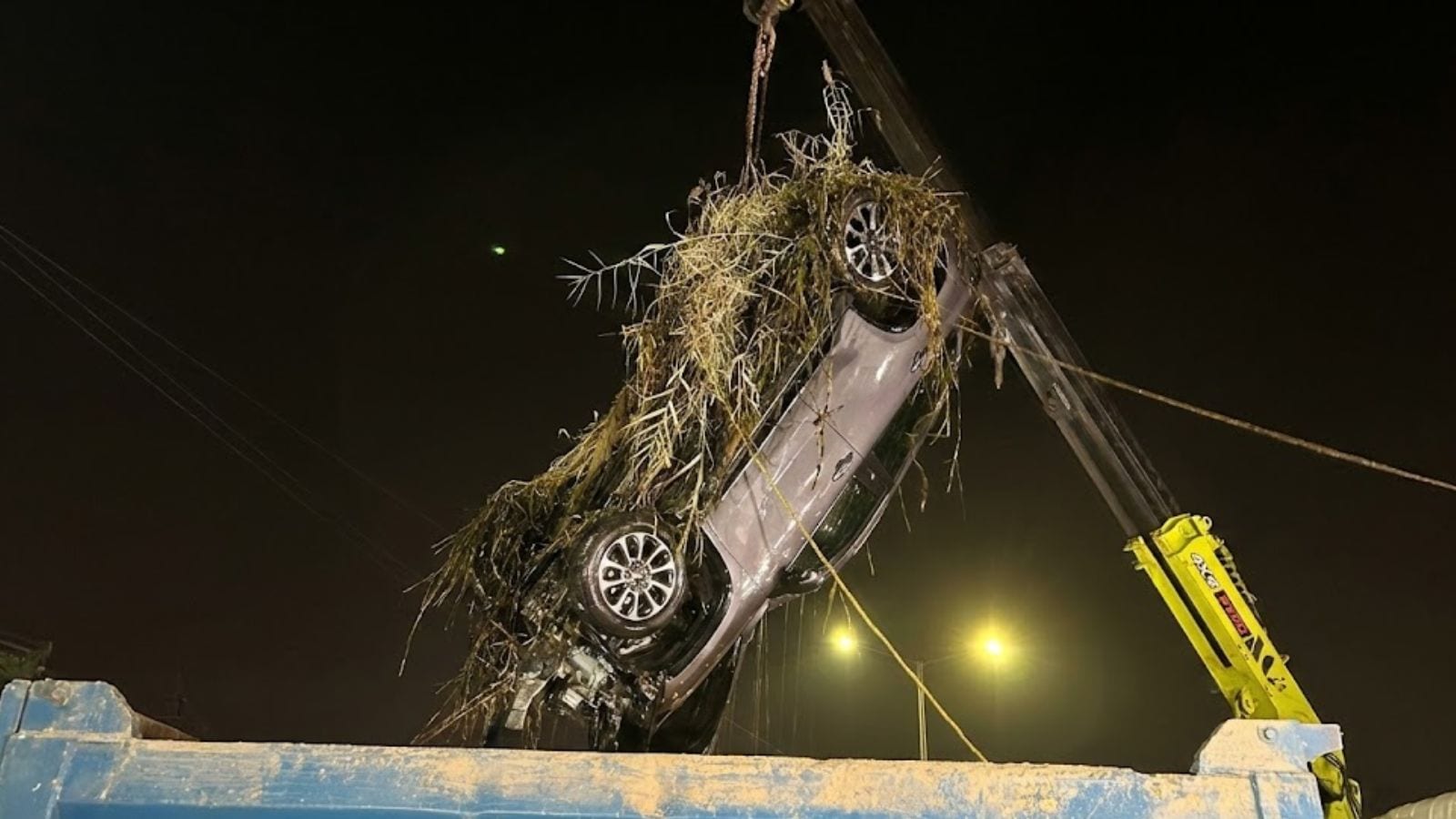 Social media influencer crashes Fortuner on Delhi-Meerut Expressway ...