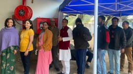 voters stand in queue to register votes