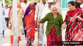 5:30 PM at Sant Ramdas Swami Primary School, Wadar Wadi, as voters made a last-minute rush before PMC polling closed on Thursday. Express photographs by Arul Horizon. 15/01/2026, Pune