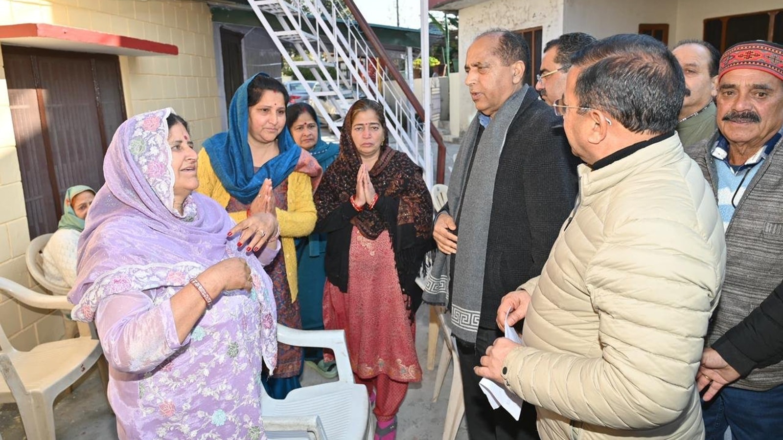 Jai Ram Thakur meets parents of ‘abducted’ sailor in Kangra