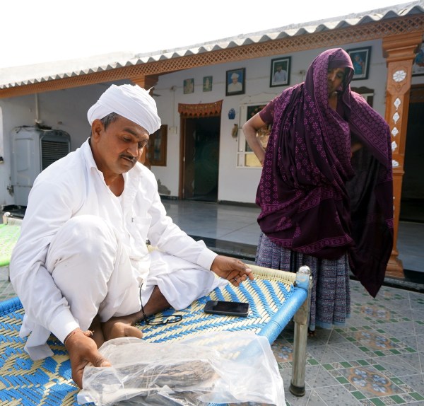 Savdhanbhai with his wife Ratniben at their home in Banaskantha’s Thavar village