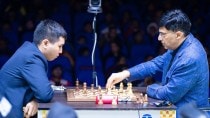 Viswanathan Anand takes on Wesley So on day 1 of the Tata Steel India Rapid and Blitz Chess tournament in Kolkata. (PHOTO: Lennart Ootes)
