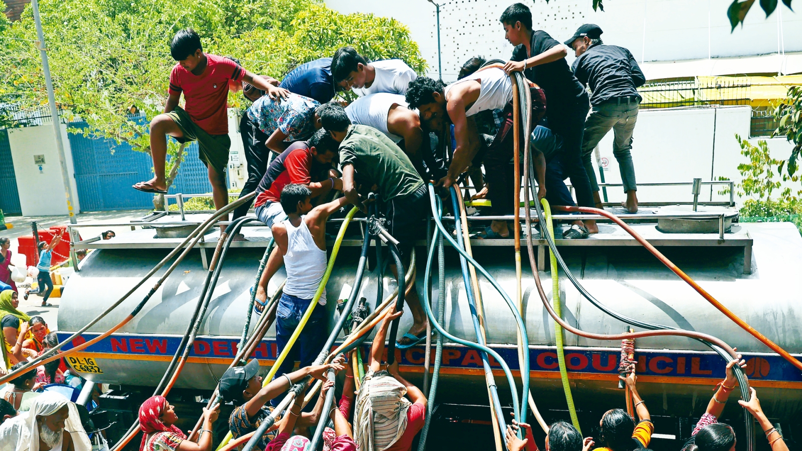 Delhi Government Plans Mega Borewell Survey to Frame Water Usage Policy Amid Future Demand Concerns