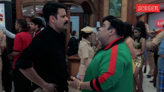 Ghooskhor Pandat controversy