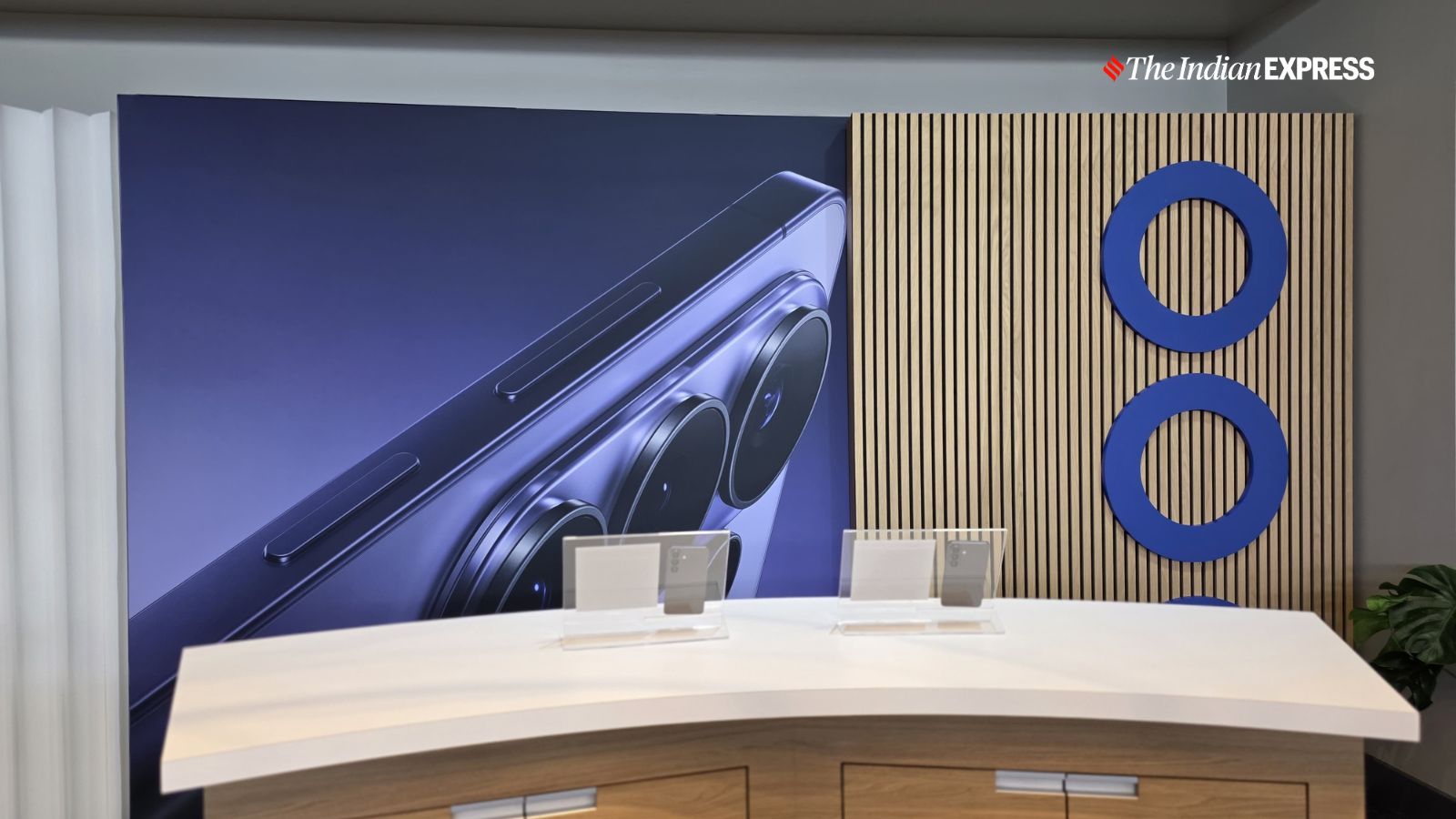 एआई बूम के बीच मेमोरी की बढ़ती कीमतों ने डिवाइस निर्माताओं को अपने उत्पादों को कब लॉन्च करना है और उनकी कीमत कैसे तय करनी है, इस बारे में कठोर निर्णय लेने के लिए मजबूर कर दिया है। (छवि: अनुज भाटिया/द इंडियन एक्सप्रेस)