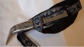 A viral video shows NRI Harjind stepping out with a sword and pursuing the bikers as an elderly woman inside the vehicle pleads with her to stop.