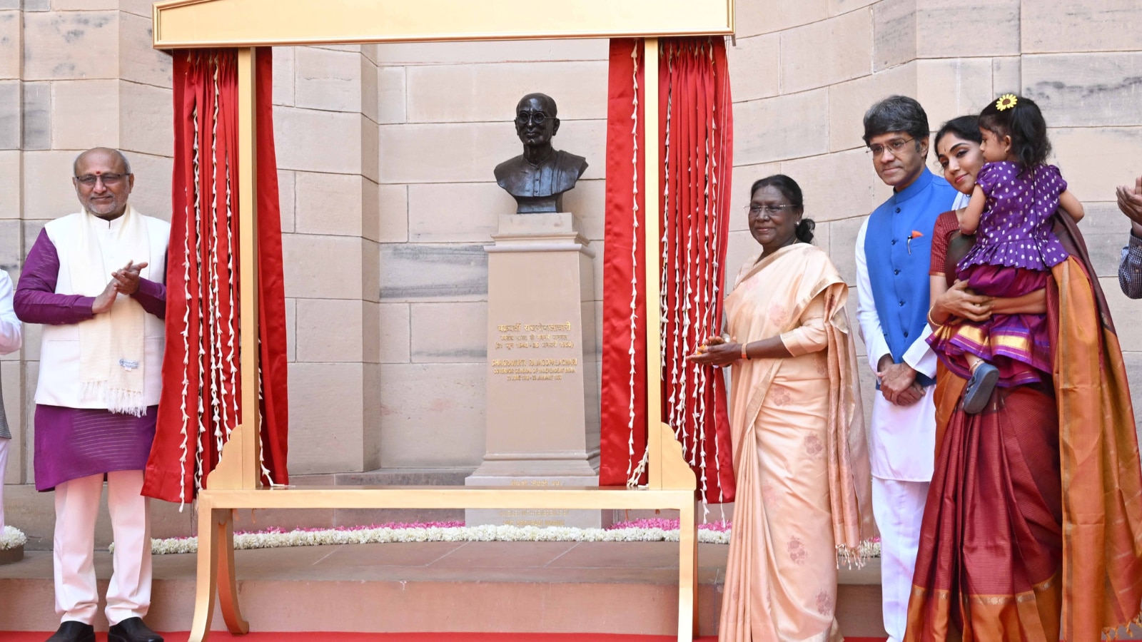 President Murmu unveils Chakravarti Rajagopalachari’s bust at Rashtrapati Bhavan, replaces Lutyens’s