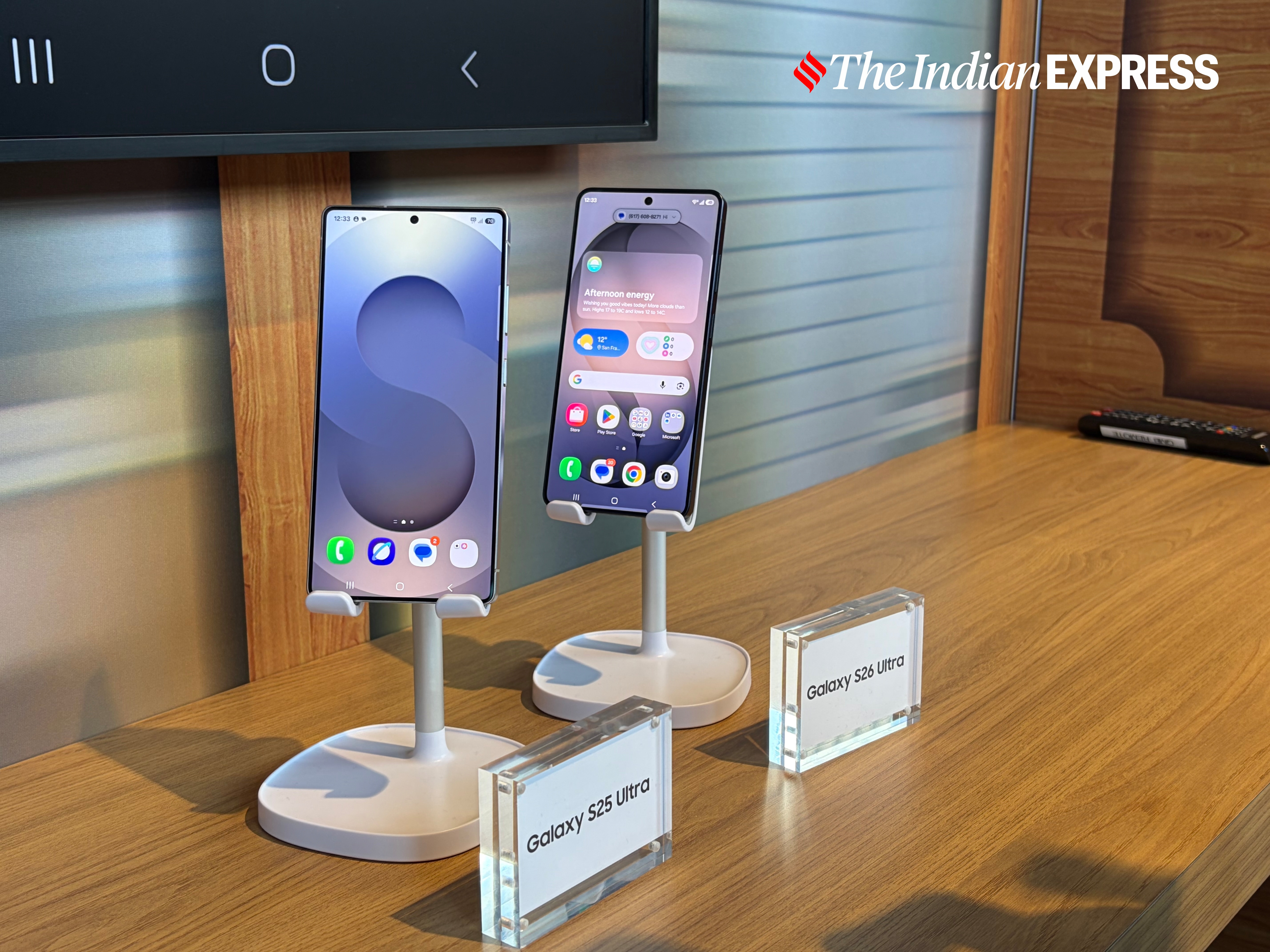 डिस्प्ले पर गैलेक्सी एस26 लाइनअप, सैमसंग के हार्डवेयर अपग्रेड से एआई-संचालित अनुभव में बदलाव का संकेत देता है। (छवि: अनुज भाटिया/द इंडियन एक्सप्रेस)