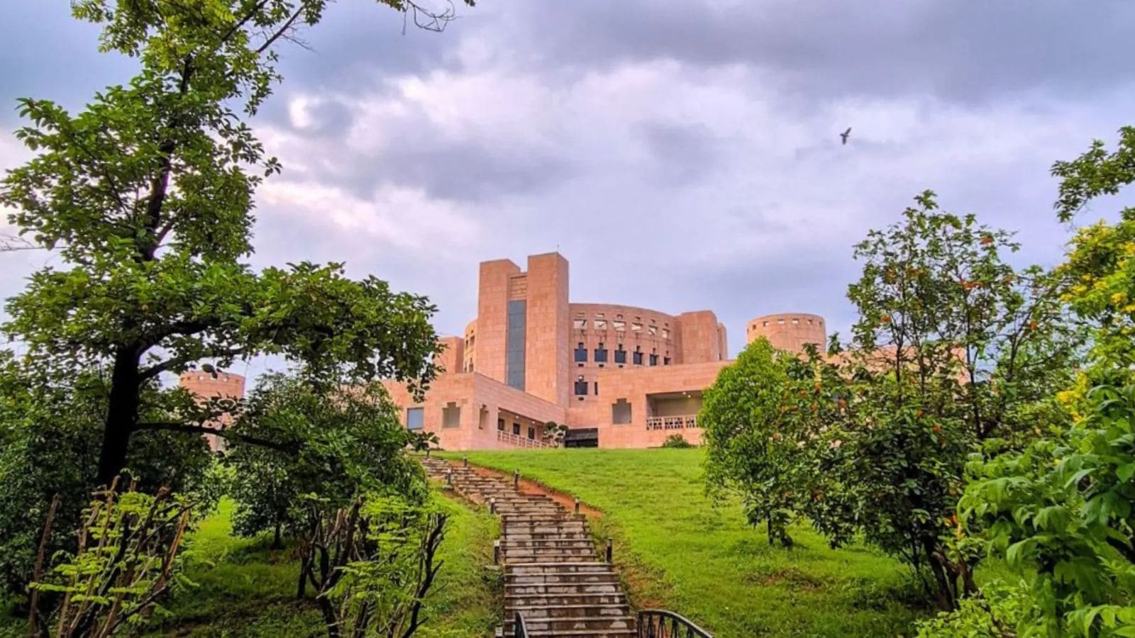 ISB announces scholarship programme for PGP-YL students, offers 100% tuition waiver