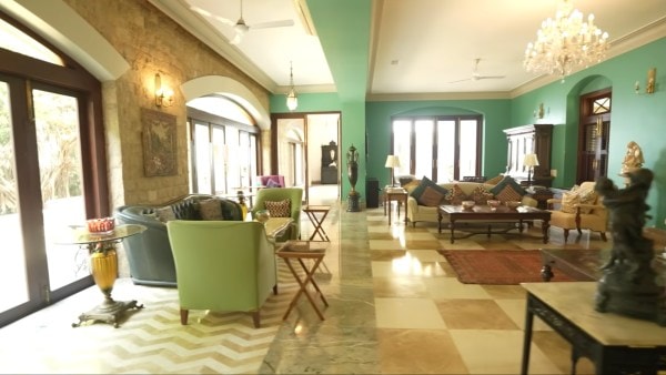 Inside Javed Akhtar and Shabana Azmi's Khandala house. (Photo: Farah Khan/YT)