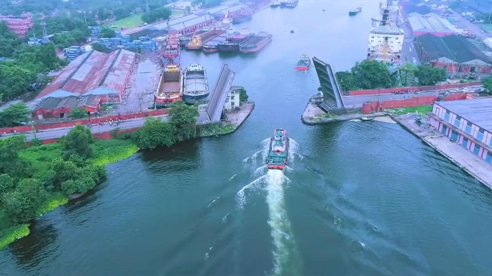 Kolkata’s iconic ‘folding’ bridge to get Rs 117-crore high-tech rebirth: Why this 1966 marvel is changing