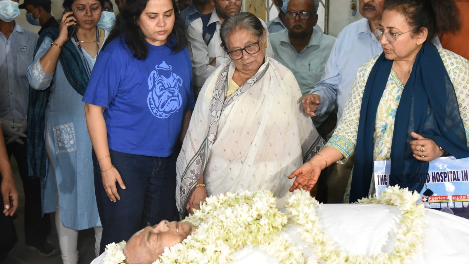 ‘Towering figure in Bengali literature’: Tributes pour in for Sankar