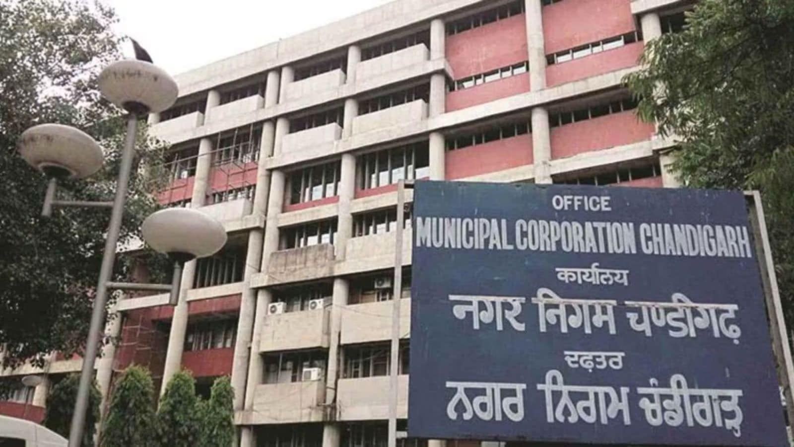 Chandigarh MC intensifies enforcement against banned single-use plastics, issues 13 challans