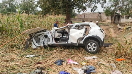 Pune trio crash near Limkheda