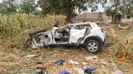 Pune trio crash near Limkheda
