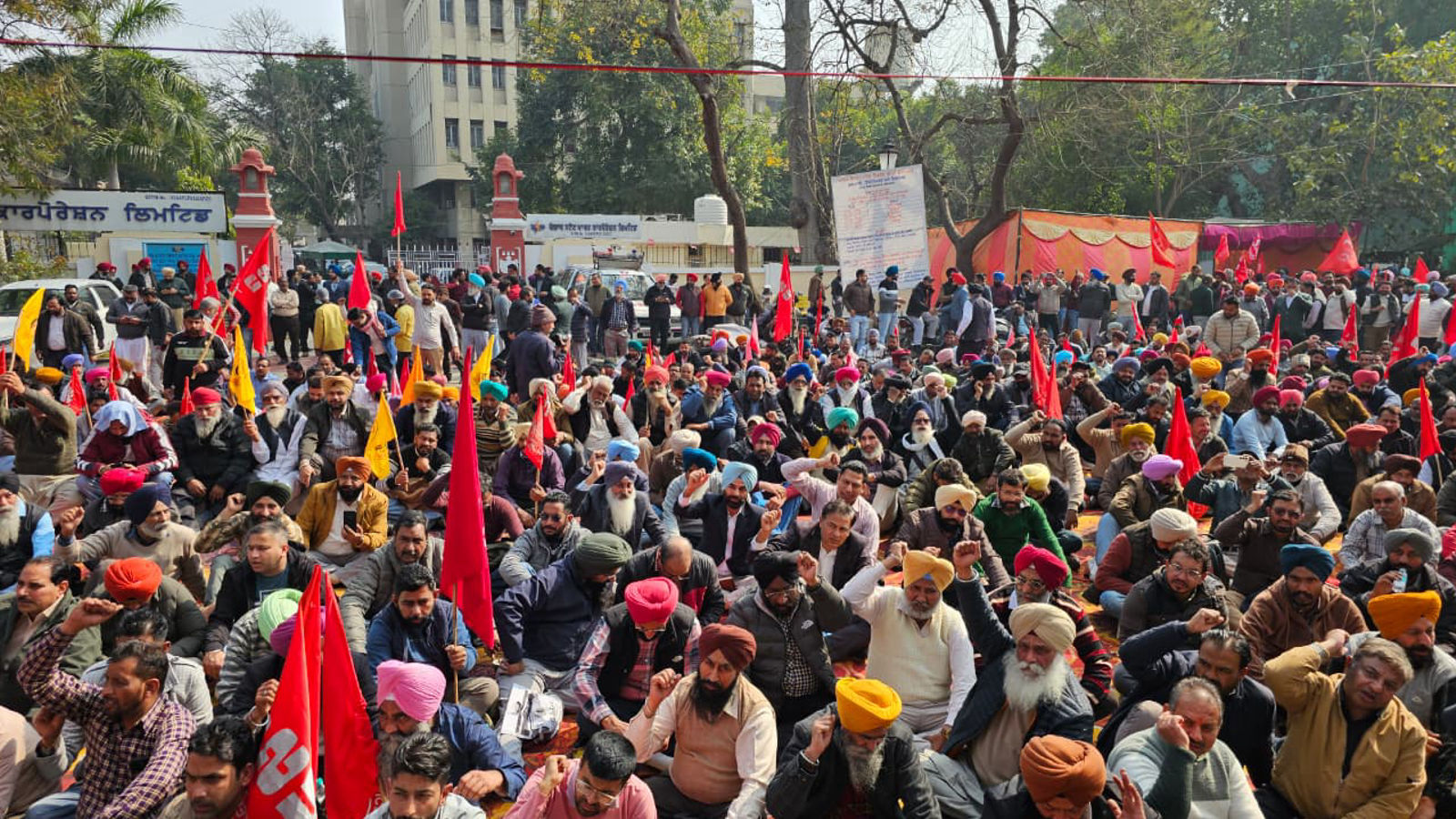 PSPCL Staff Protest Punjab Govt's Asset Sale Plan, Cite Political Interference