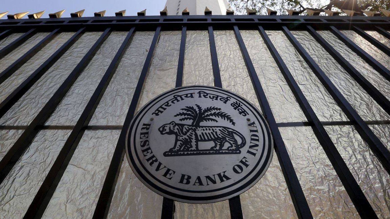 RBI Holds Repo Rate Steady at 5.25%, Raises GDP and Inflation Forecasts