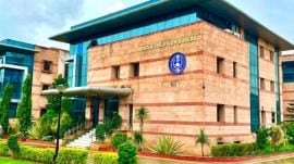 The investigation revealed that two firms allegedly secured tenders worth approximately ₹960 crore by submitting forged completion certificates in the name of a third company. (Facebook)