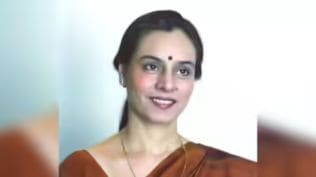 Veteran Doordarshan news anchor Sarla Maheshwari, remembered for her dignified presence and signature reverse-pallu Gujarati sari, was a defining face of Hindi news during the golden era of Indian television in the 1980s. (File)