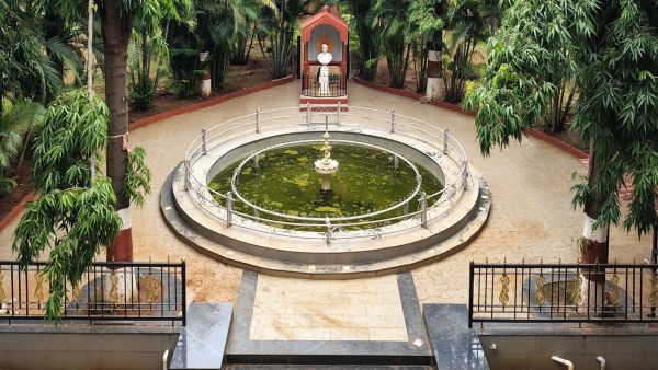 The statue of Late G Apte, the first principal, in the main building of SP College, then known as New Poonam College.