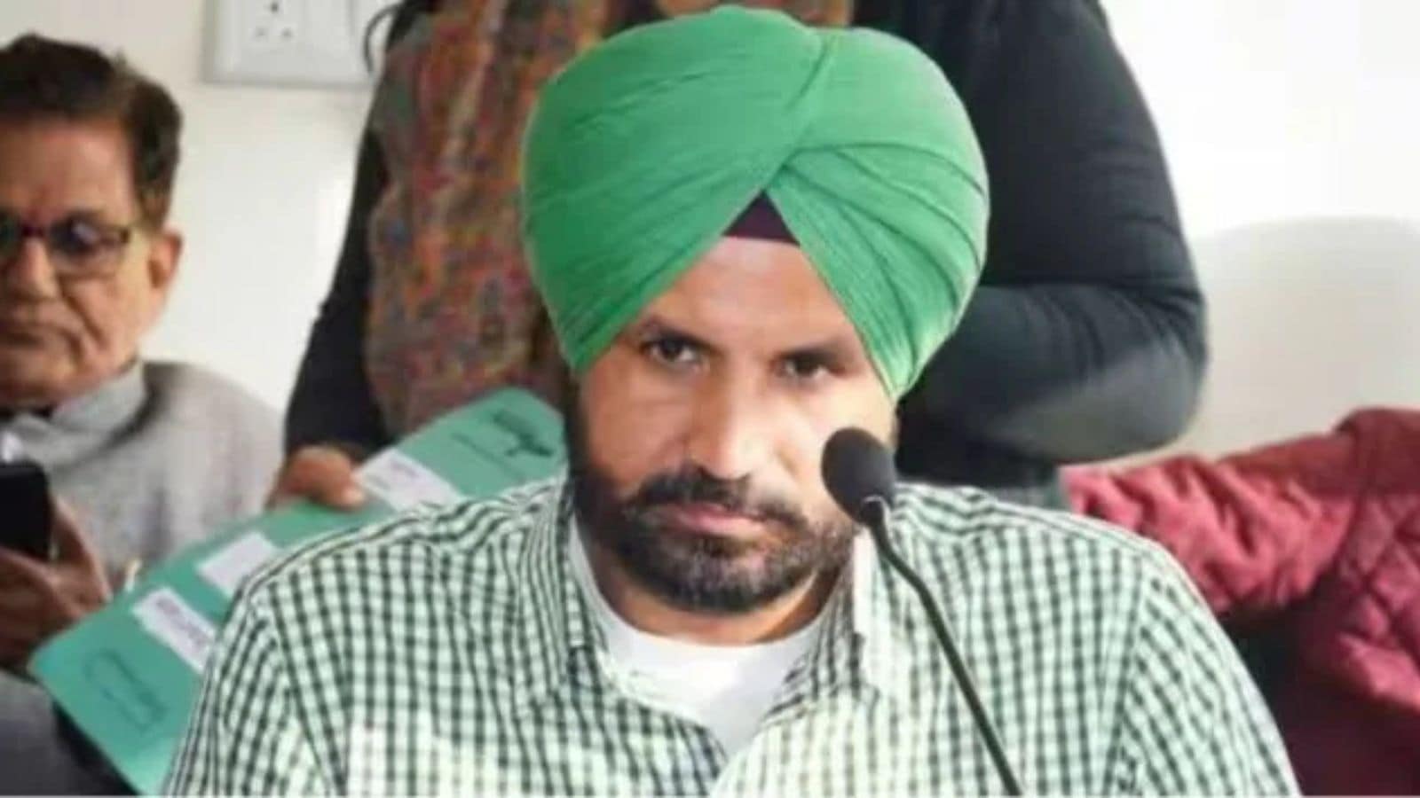 Warring criticises IAS officers’ suspension: AAP making them scapegoats for its own failure
