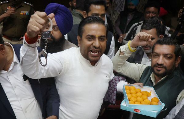 Booked Cong councillor Gaurav Bhatti reached MC house meet with handcuffs in protest against AAP govt. (Photo by Gurmeet Singh)