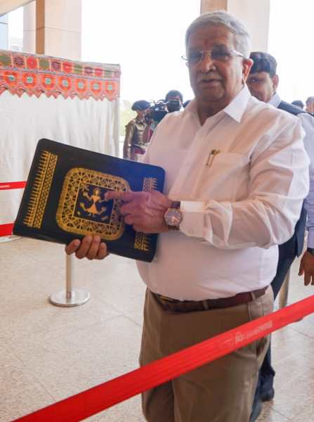 Gujarat Finance minister Kanu Desai pointing to the image of Kansari Devi in the Warli Art on the budget cover.