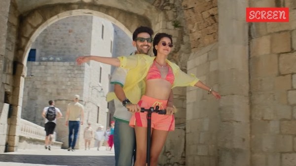 Kartik Aaryan and Ananya Panday in Tu Meri Main Tera