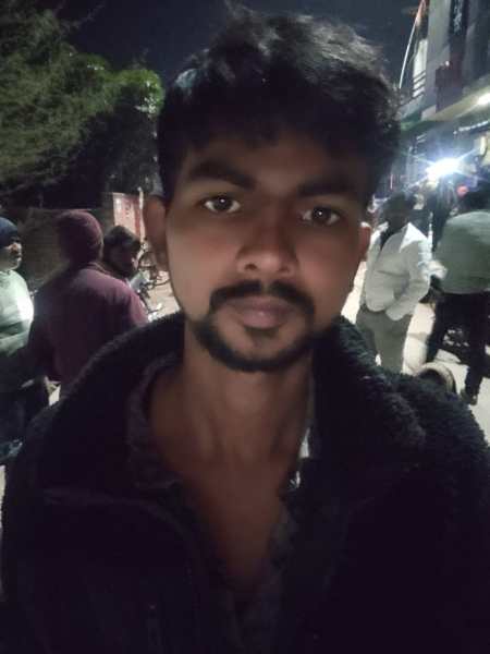 According to the police, Arund Nishad, a resident of the Ramesh Nagar area, brought his wife, Shalu (21), to the hospital late Sunday evening after she complained of labour pains