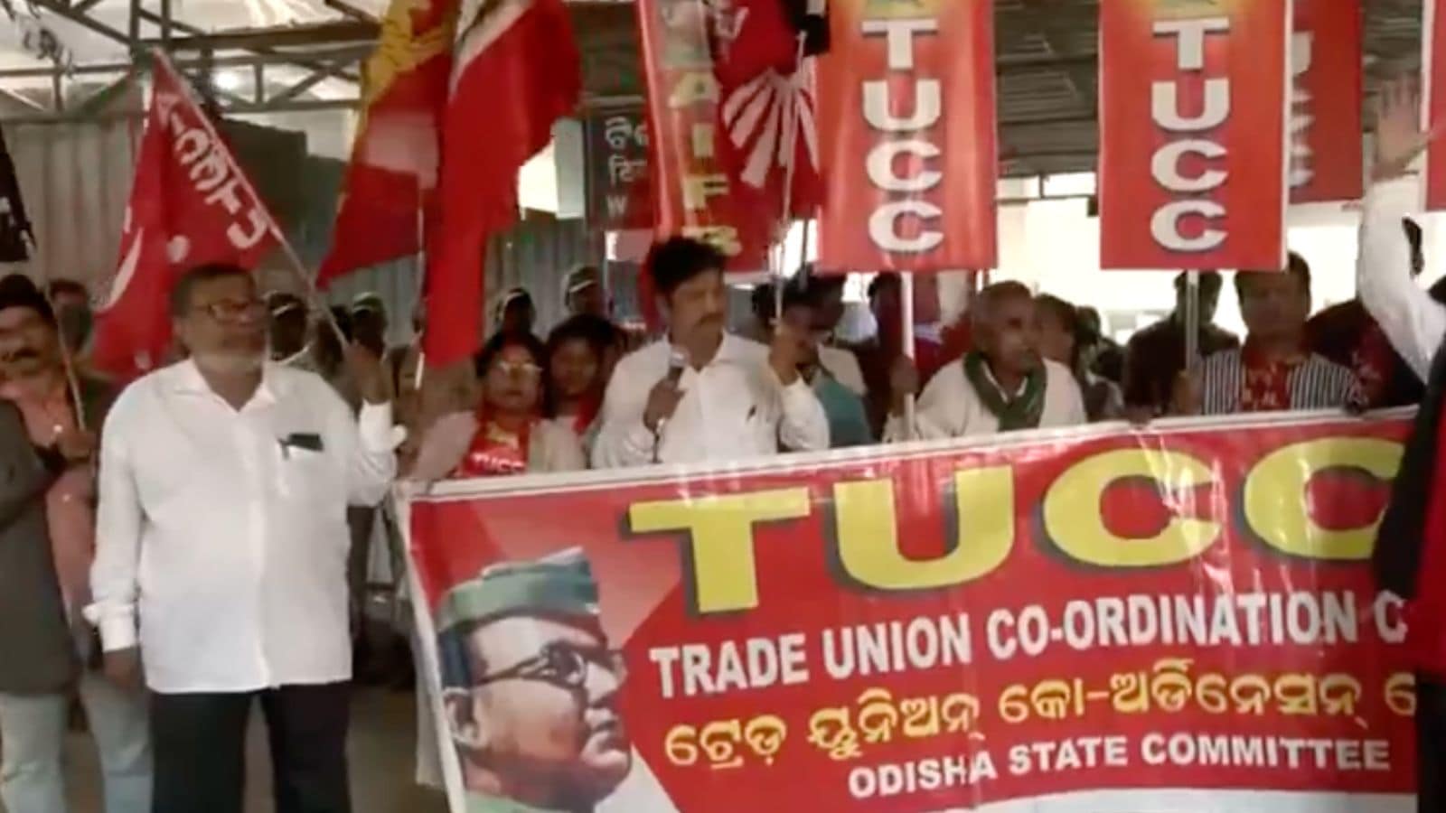 Bharat Bandh News Today Live Updates: Banking operations may be hit as unions, farmers enforce nationwide strike