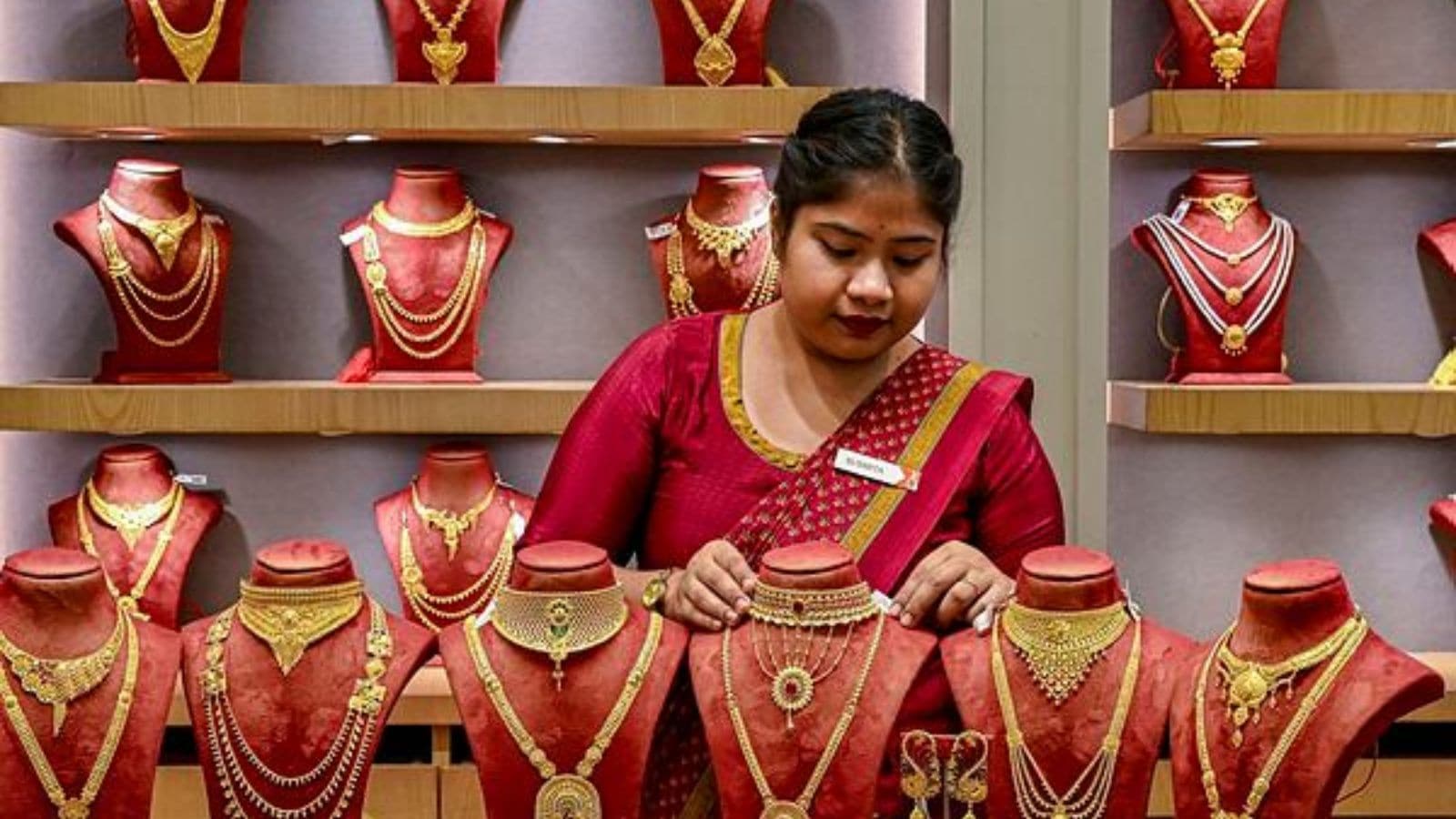 Union Budget 2026 Reactions Live Updates: ‘Real concern is whether growth will be accompanied by jobs’, says Shashi Tharoor ahead of Budget announcements