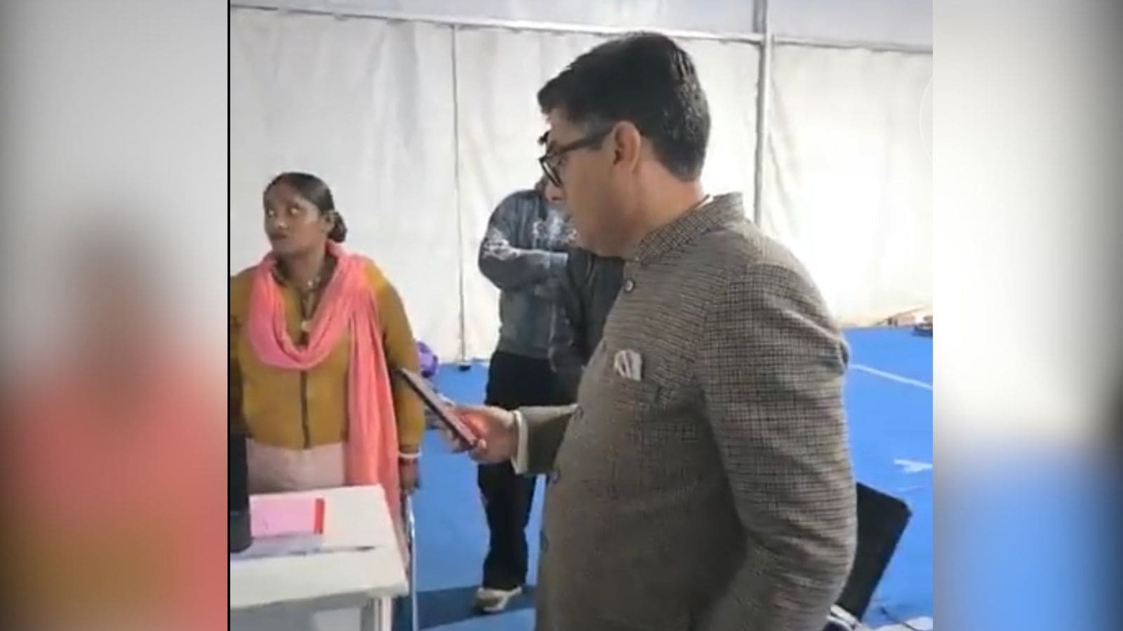 Forcing parents to buy books from selected shops is completely unacceptable: Mayor