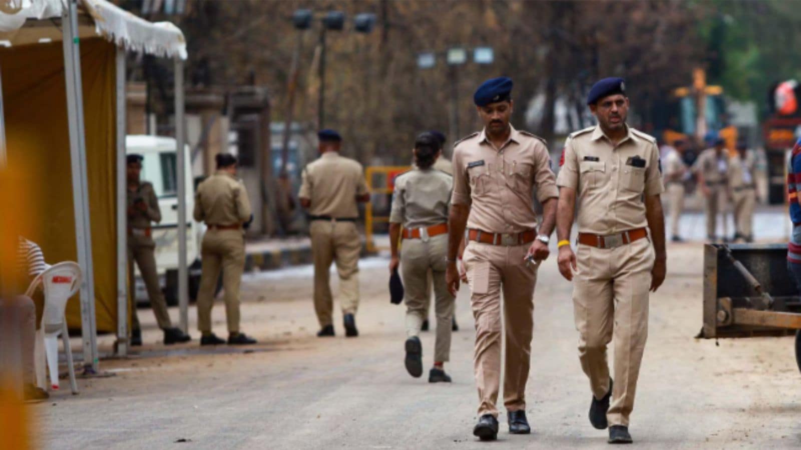 Father arrested for engaging minors to steal from foreign tourists near Jama Masjid