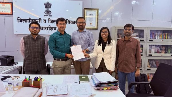 (From Left) Mainak Gosh, Dharashiv Zilla Parishad CEO, Kirti Pujari Dharashiv District Collector, Prof Nikhil Sapre, Manisha Waghmare and Kuldeep Ambekar 