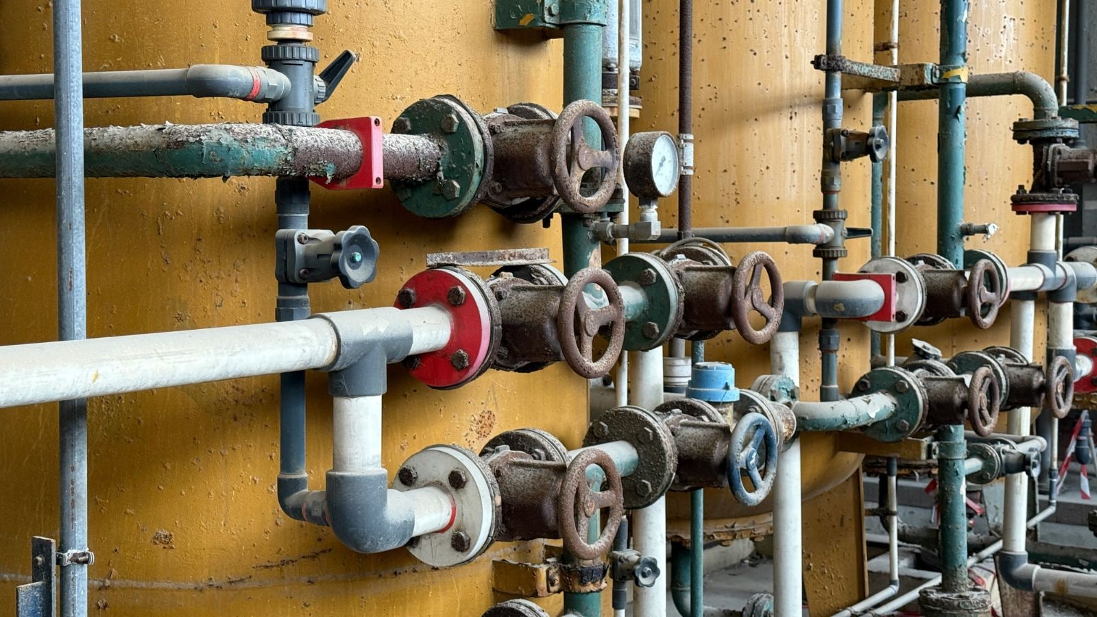 indianexpress.com - Gas leak at Vapi factory, 4 hospitalised