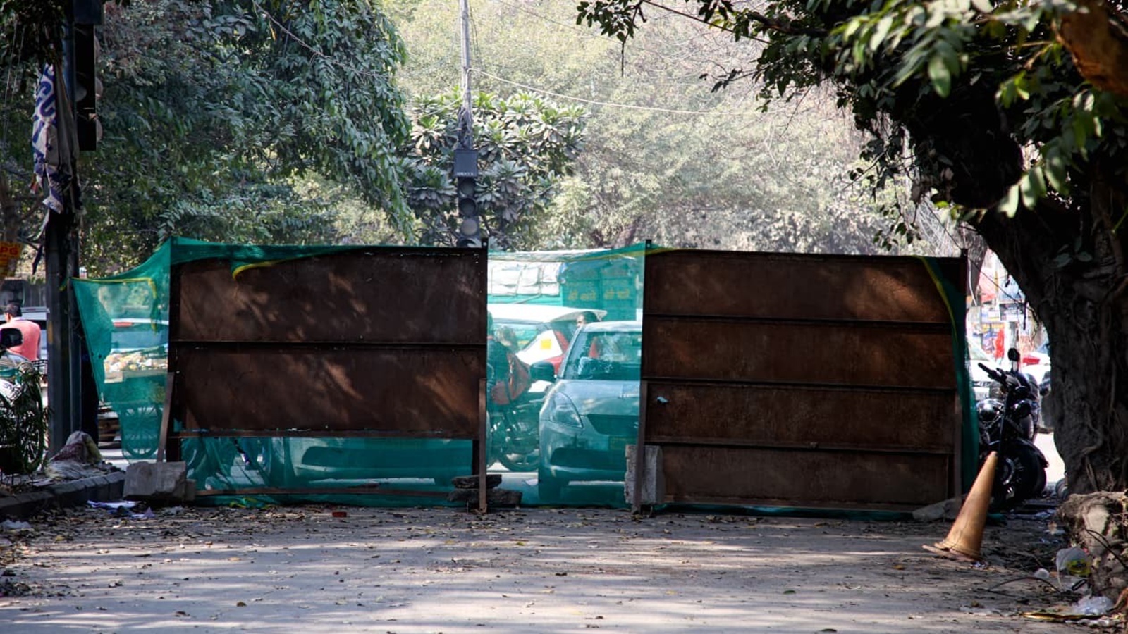 Rahul Gandhi, Kejriwal Slam Delhi Govt as Biker's Death in DJB Pit Sparks Outrage