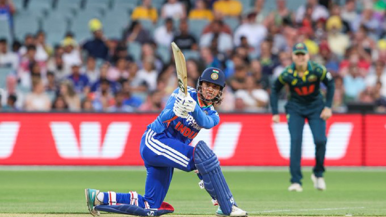 Smriti Mandhana takes centerstage in Adelaide, and finds substantial supporting acts, as India beat Australia in T20I leg