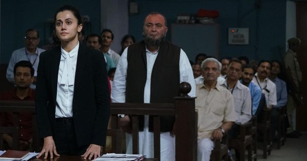 Taapsee Pannu and Rishi Kapoor in Mulk.
