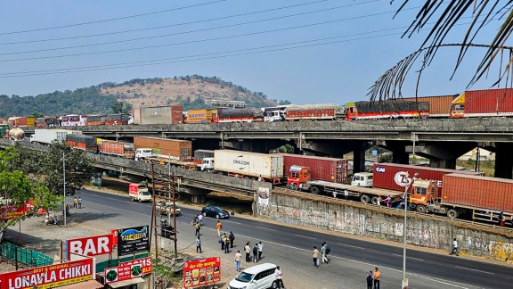 Traffic chaos on Mumbai-Pune Expressway