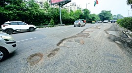 Gurgaon roads pothole, Gurgaon potholes, Gurgaon roads pothole complaints, Gurgaon potholes complaints, Municipal Corporation of Gurugram, delhi news, India news, Indian express, current affairs