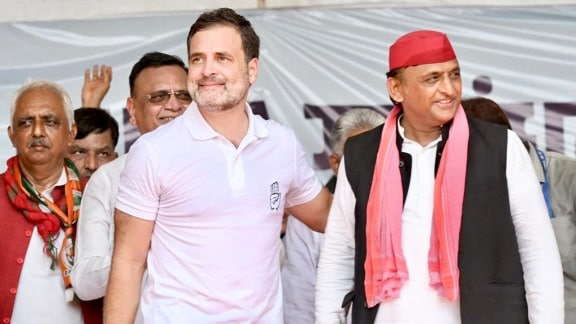 Akhilesh Yadav, Samajwadi Party