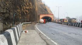 Pune-Mumbai Expressway, traffic disruption, propylene gas leak,