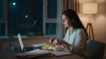 Eating close to bedtime in your 30s? Doctors explain the impact on hormones, sleep, and digestion for women