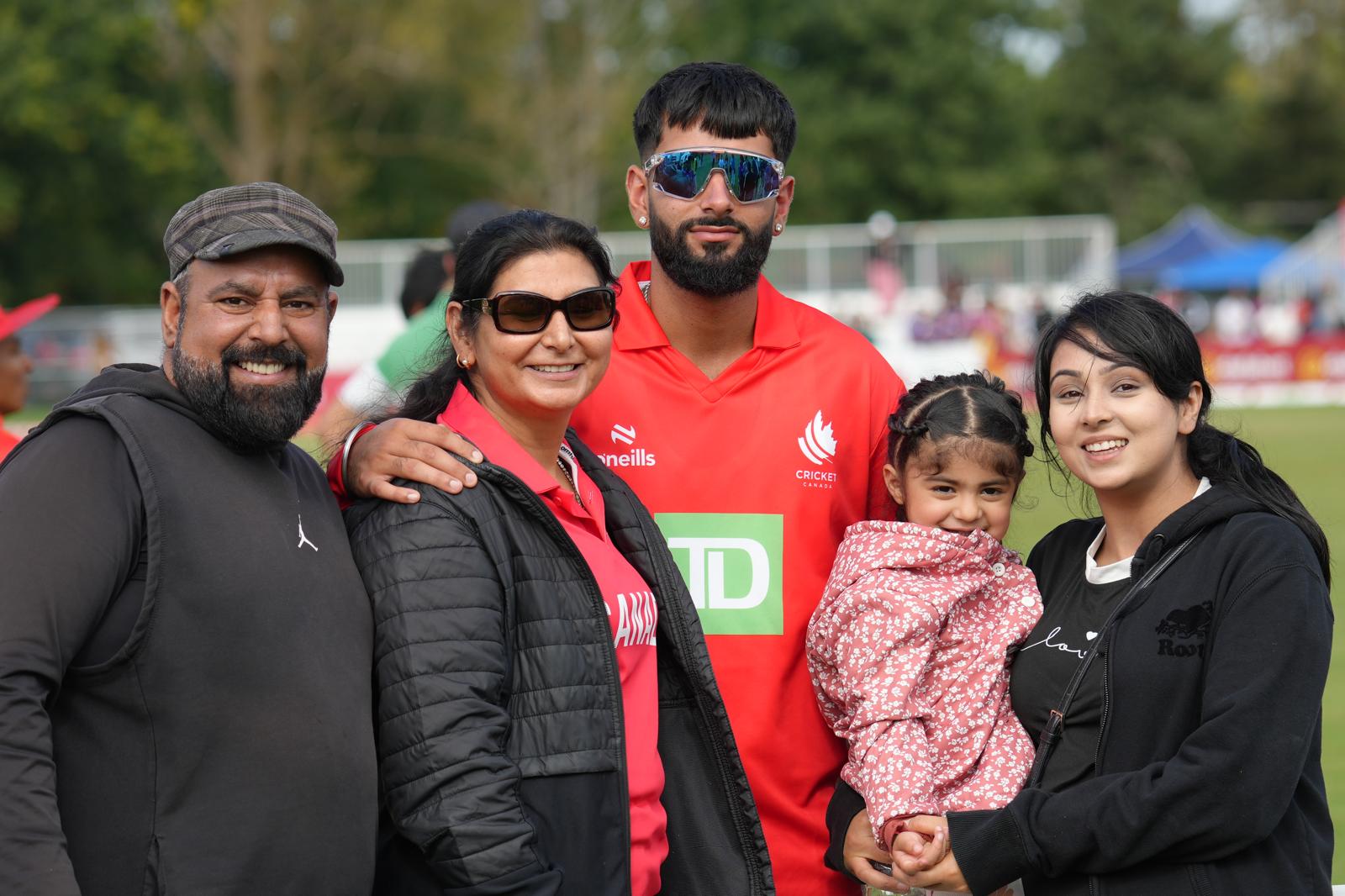 Yuvraj Singh Samra with parents Baljeet Samra and Hoshiar Kaur and sister Sandeep Samra. (Image via special arrangement)