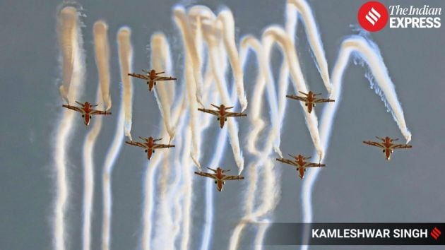 During the half-hour performance, the Hawk Mk-132 jets executed complex manoeuvres